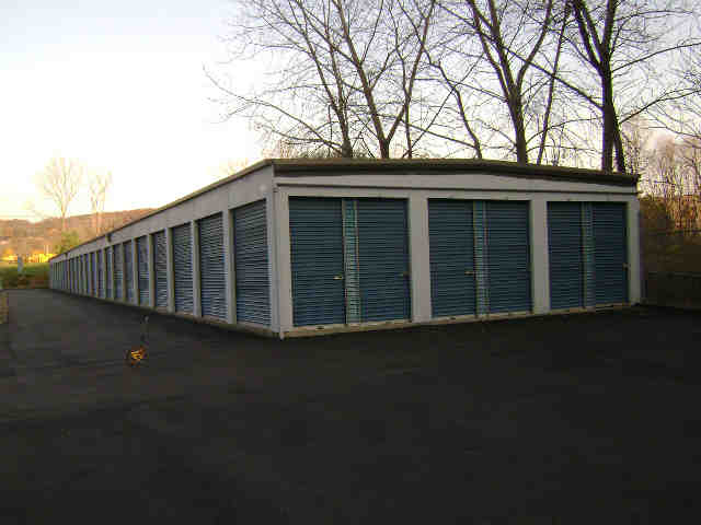 Building photograph for 576 DANBURY RD